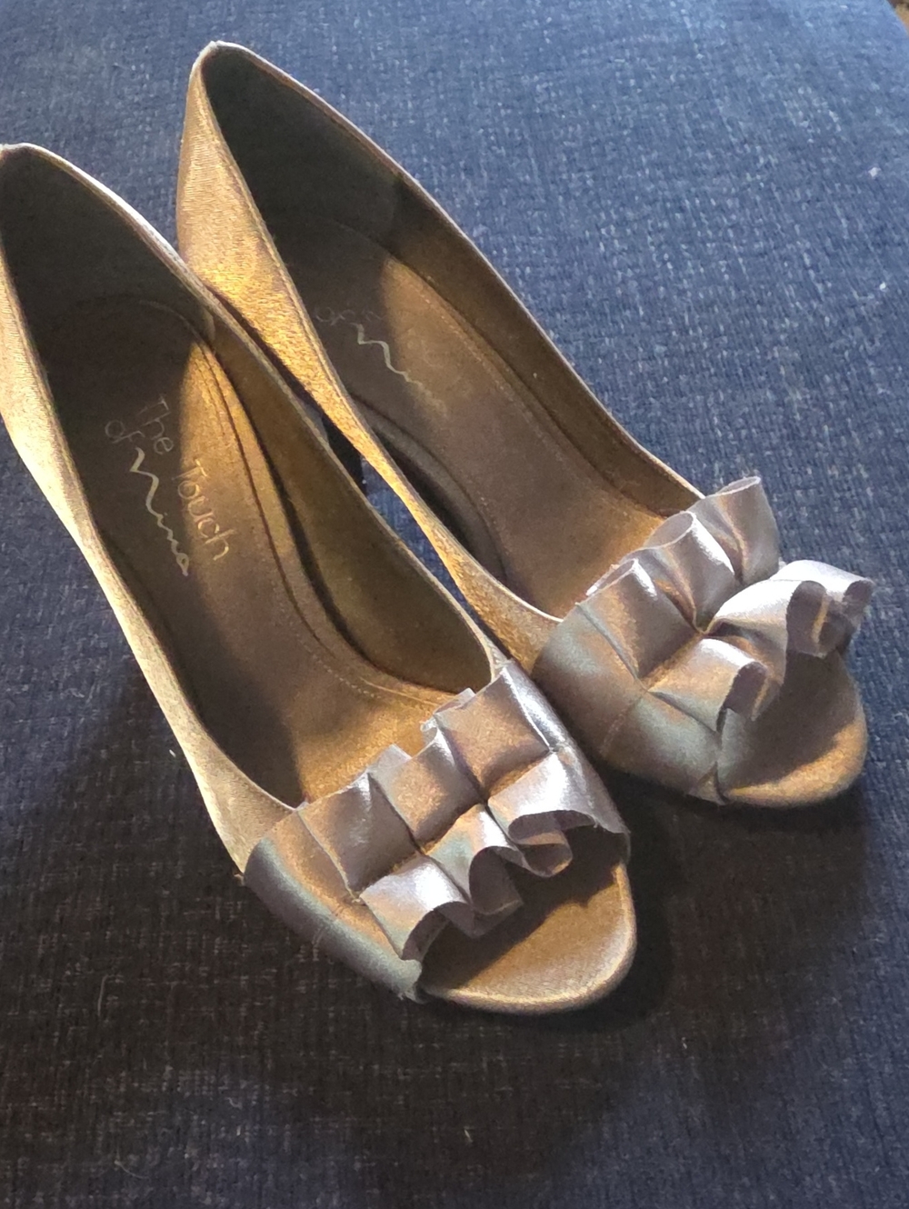 The Touch Of Nina Women's Silver Satin Ruffled Peep-Toe Pumps - Size 6 1/2M